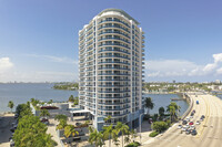 The Bridgewater in North Bay Village, FL - Foto de edificio - Building Photo