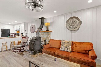 102 Skiview Ln in Beech Mountain, NC - Foto de edificio - Building Photo