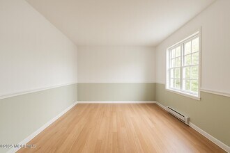 40 Dwight Dr in Ocean Township, NJ - Building Photo - Building Photo