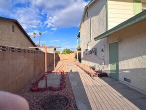 413 Norwood Ln in Las Vegas, NV - Building Photo - Building Photo