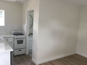 256 N Alvarado St, Unit Studio in Ojai, CA - Building Photo - Building Photo