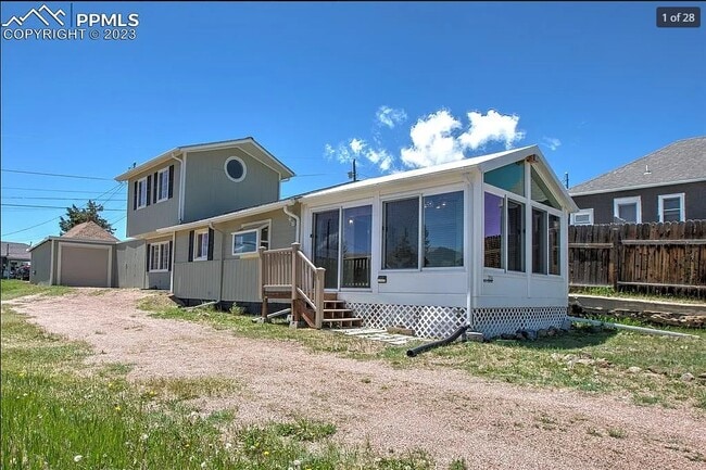 property at 206 W Carr Ave