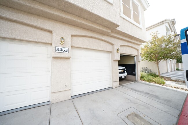 5465 E Jackpot Winner Ln in Las Vegas, NV - Building Photo - Building Photo