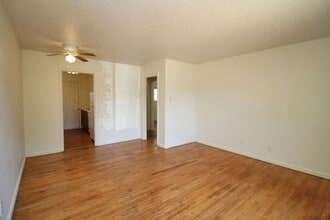 2208-2208 NE 80th Ave in Portland, OR - Building Photo - Building Photo