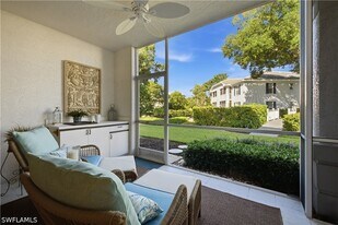 7054 Barrington Cir in Naples, FL - Building Photo