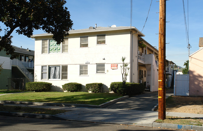 1011 E Garfield Ave in Glendale, CA - Foto de edificio - Building Photo