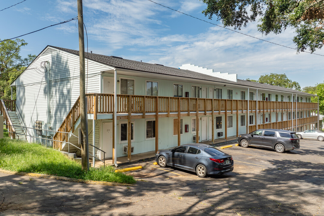 Ashton Grove Apartments in Tallahassee, FL - Building Photo