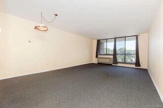 1374 Midland Ave in Yonkers, NY - Building Photo - Building Photo