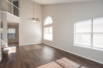 12928 Modena Trail in Austin, TX - Foto de edificio - Building Photo