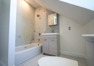 32 Cedar St in Boston, MA - Foto de edificio - Building Photo