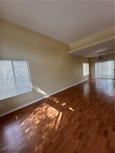 5112 Forest Oaks Dr in Las Vegas, NV - Building Photo - Building Photo