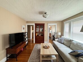 44 Clarendon Ave, Unit 2 in Somerville, MA - Foto de edificio - Building Photo