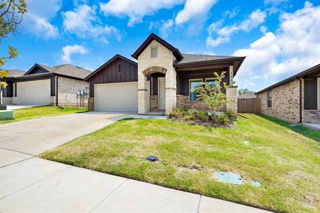 218 Knoll Pines Drive in Terrell, TX - Building Photo - Building Photo