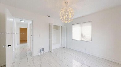 220 SW 8th Ave in Hallandale, FL - Building Photo - Building Photo