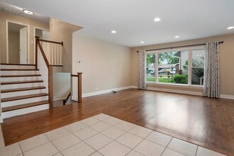 325 Bramble Ln in Schaumburg, IL - Building Photo - Building Photo