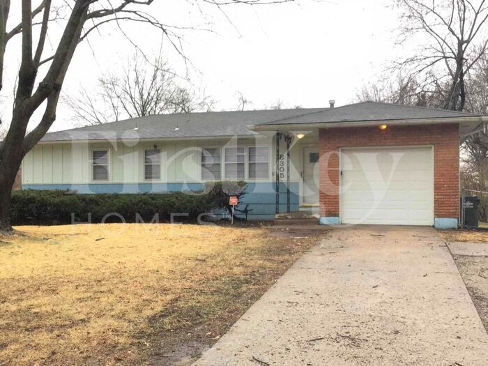 8305 E 85th Terrace in Raytown, MO - Building Photo