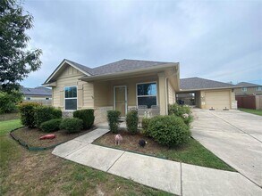 1017 Stewart Dr in Hutto, TX - Building Photo - Building Photo