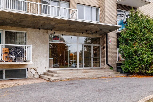 7920 Kingsley Ch in Côte-St-Luc, QC - Building Photo - Building Photo