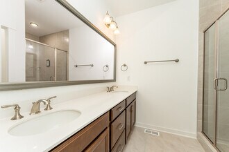 1106 Kiernan Grove Ln in Cary, NC - Foto de edificio - Building Photo