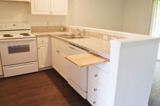 1250 SE Seaport Cir in Corvallis, OR - Building Photo - Building Photo