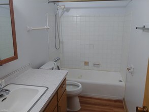 3239 S 76th St-Unit -Apt 2 in Milwaukee, WI - Building Photo - Building Photo