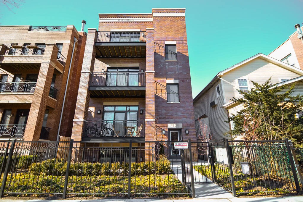 4324 N Ashland Ave, Unit J07P in Chicago, IL - Building Photo