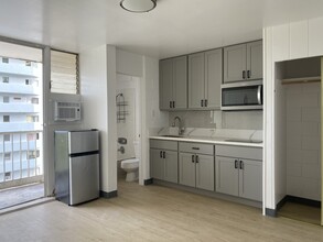 2509 Ala Wai Blvd, Unit 703 in Honolulu, HI - Building Photo - Building Photo