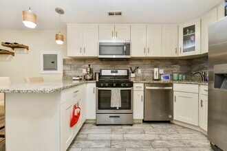 24 Juniper St in Brookline, MA - Foto de edificio - Building Photo