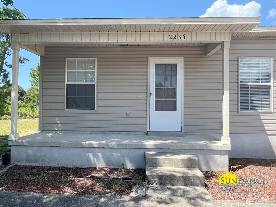 2237 Panhandle Trail in Navarre, FL - Building Photo