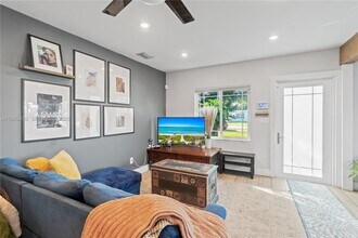 2447 Wilson St in Hollywood, FL - Building Photo - Building Photo