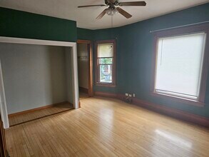 2531 S Brisbane Ave, Unit The Brisbane Upper in Milwaukee, WI - Foto de edificio - Building Photo