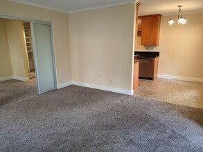 8680 Via Mallorca F Via in La Jolla, CA - Building Photo - Building Photo