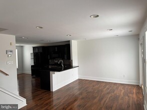 1070 Baywood Dr in Monroe, NJ - Foto de edificio - Building Photo