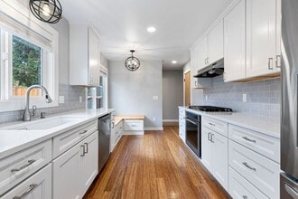 8580 SE 34th Ave in Milwaukie, OR - Building Photo - Building Photo