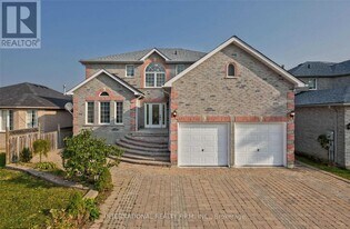 8 Cheltenham Rd in Barrie, ON - Building Photo