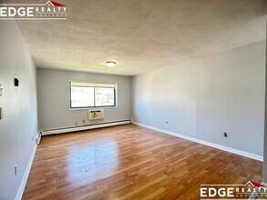 35 Glencoe St, Unit 20 in Boston, MA - Foto de edificio - Building Photo