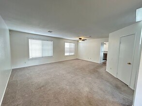 4060 N Elkridge Dr in Las Vegas, NV - Building Photo - Building Photo