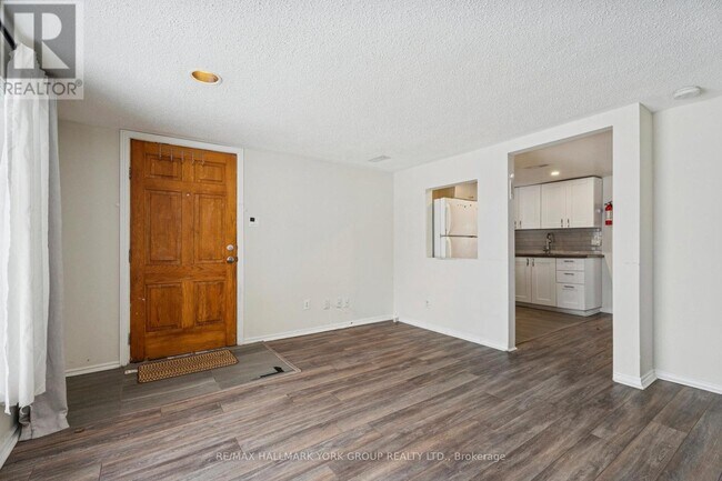 351 Winnifred Dr in Georgina, ON - Building Photo - Building Photo