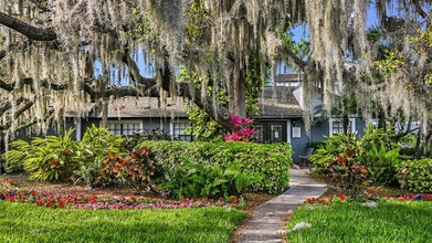 Brookside Manor Apartments in Brandon, FL - Building Photo - Building Photo