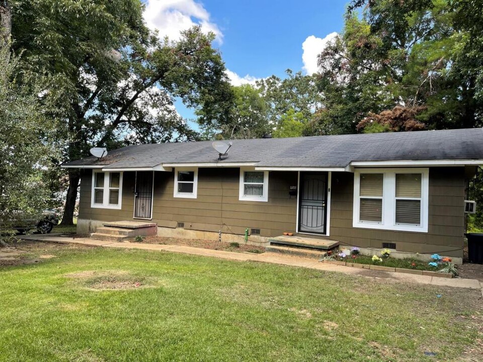 908 Terrace Ave in Jackson, MS - Building Photo