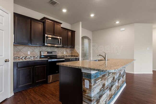 3208 Beutel Rd in Lorena, TX - Building Photo - Building Photo