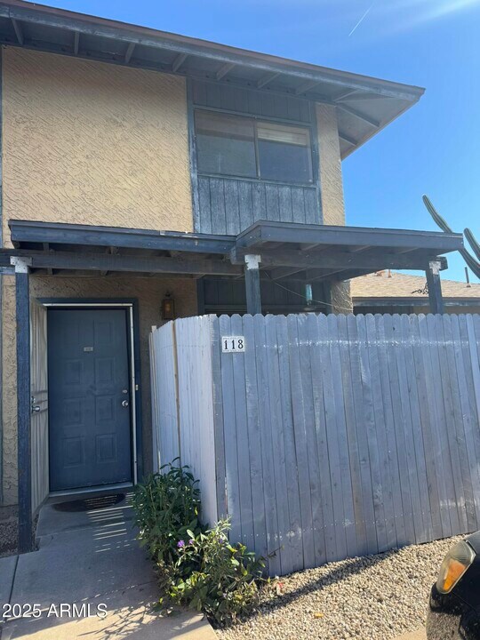 286 W Palomino Dr in Chandler, AZ - Building Photo