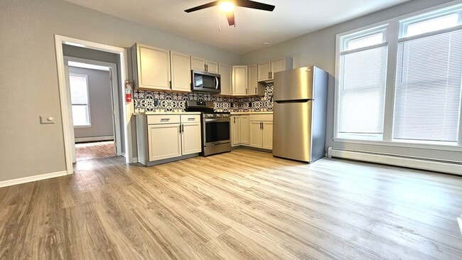 158 Main St in Winooski, VT - Foto de edificio - Building Photo