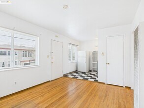 3811 Opal St in Oakland, CA - Building Photo - Building Photo