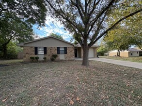 102 Susan Kay Dr in Lorena, TX - Building Photo - Building Photo