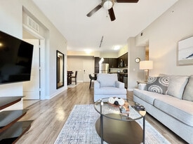 4504 W Spruce St in Tampa, FL - Building Photo