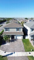 600 NE 4th St in Florida City, FL - Building Photo