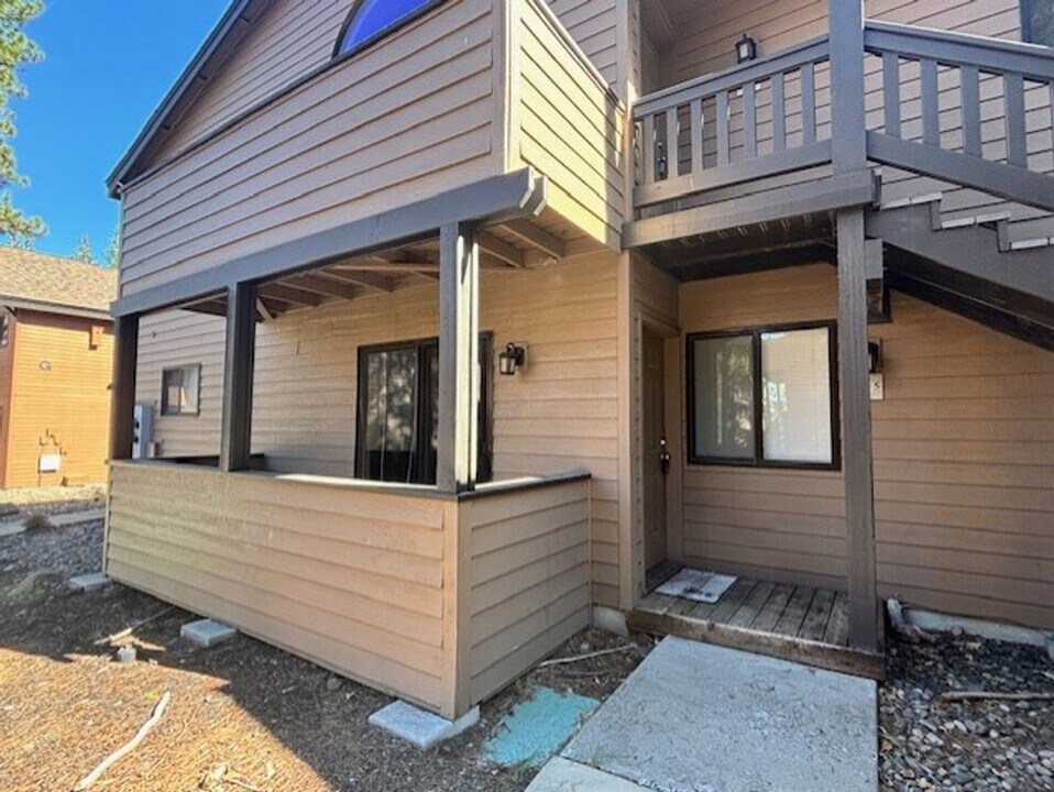 56856 Enterprise Dr in Sunriver, OR - Building Photo