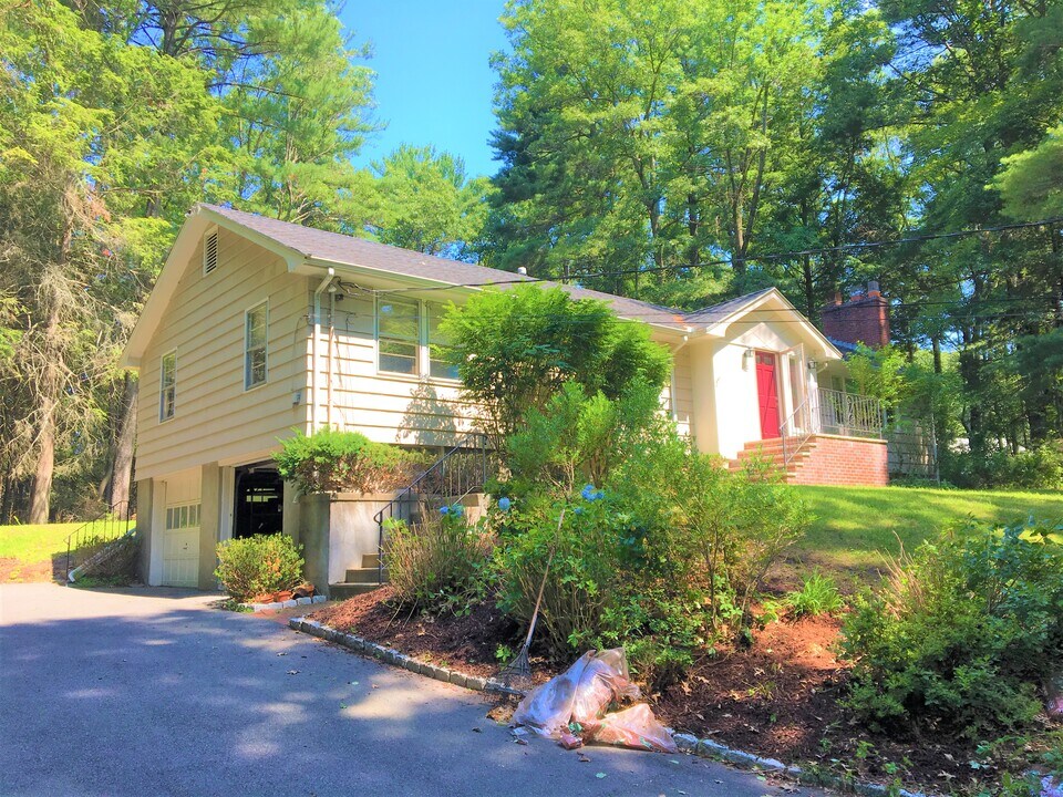 53 Deerhaven Rd in Lincoln, MA - Foto de edificio
