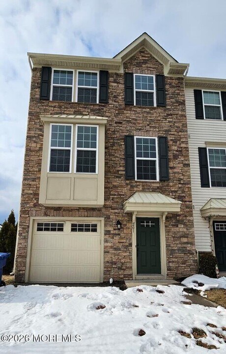 201 Rio Grande Dr in Toms River, NJ - Building Photo